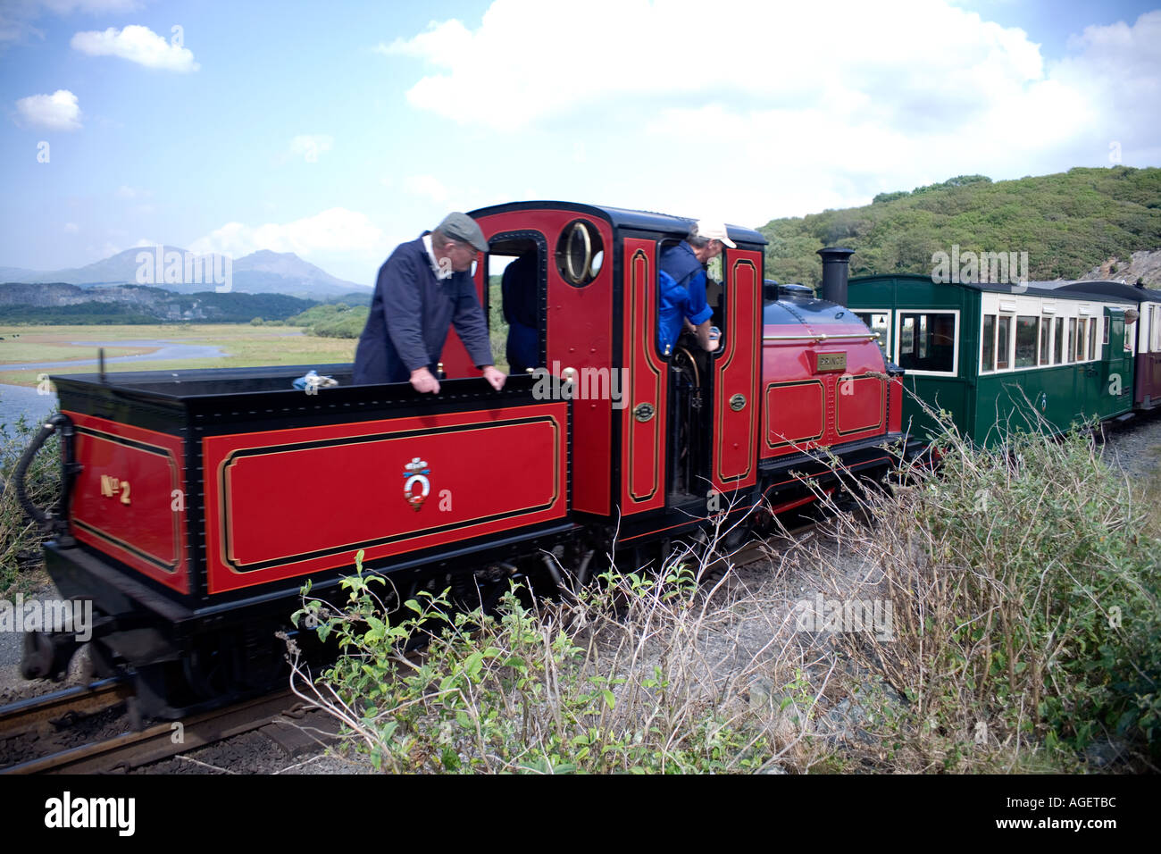 Prinz Dampf Zug wieder Dampf Eisenbahn Maiskolben aus Boston Lodge arbeiten in der Nähe von Porthmadog North Wales vereint Ki Stockfoto