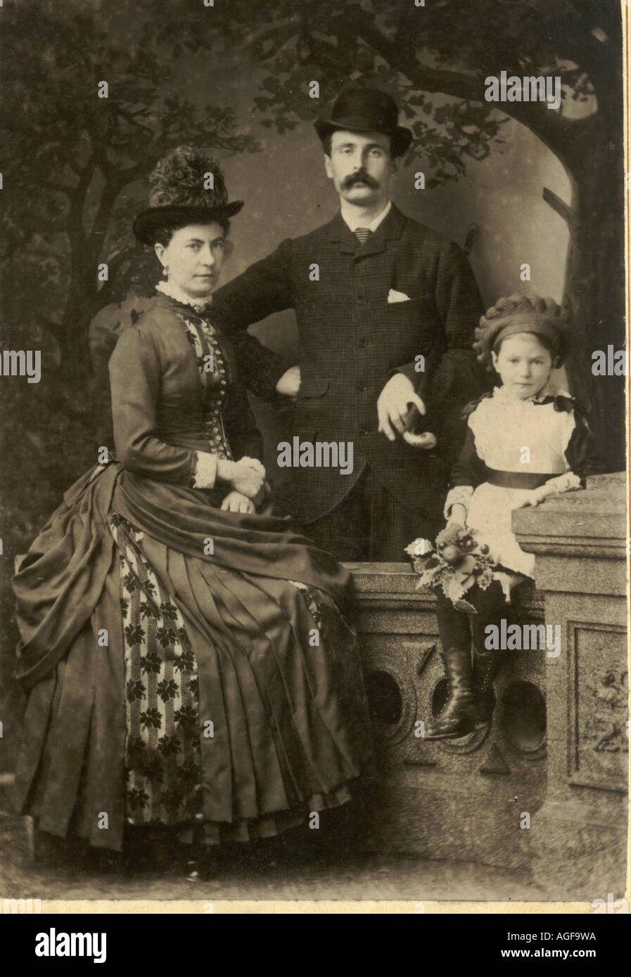 Kabinett Foto Studio Familie ca. 1885 Stockfoto
