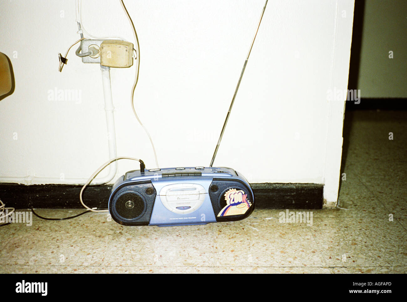 Stereo in Drogenprogramms Büro in Kingston Jamaica Stockfoto