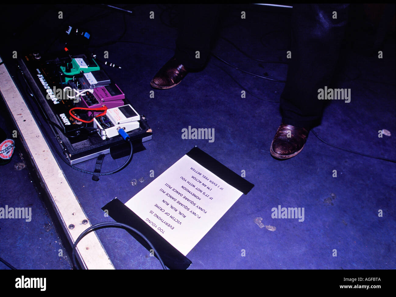 Playlist auf dem Boden der Bühne bei Phoenix Gig am Metro in London Stockfoto