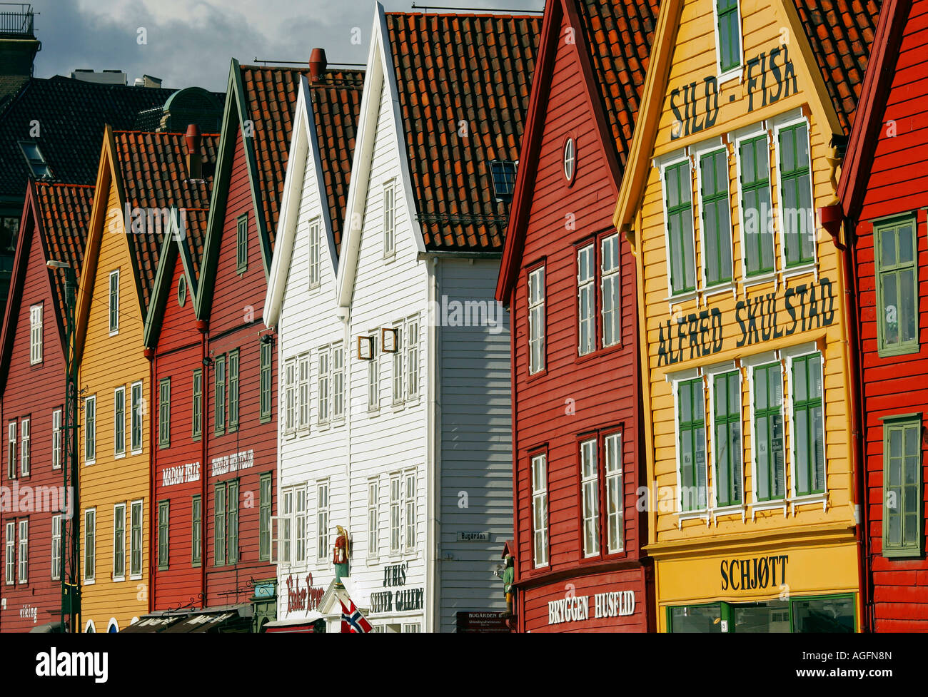 Bryggen alten hölzernen Angeln Lagerhallen im Hafen von Bergen ein UNESCO Welt Kulturerbe Website Norwegen. Stockfoto