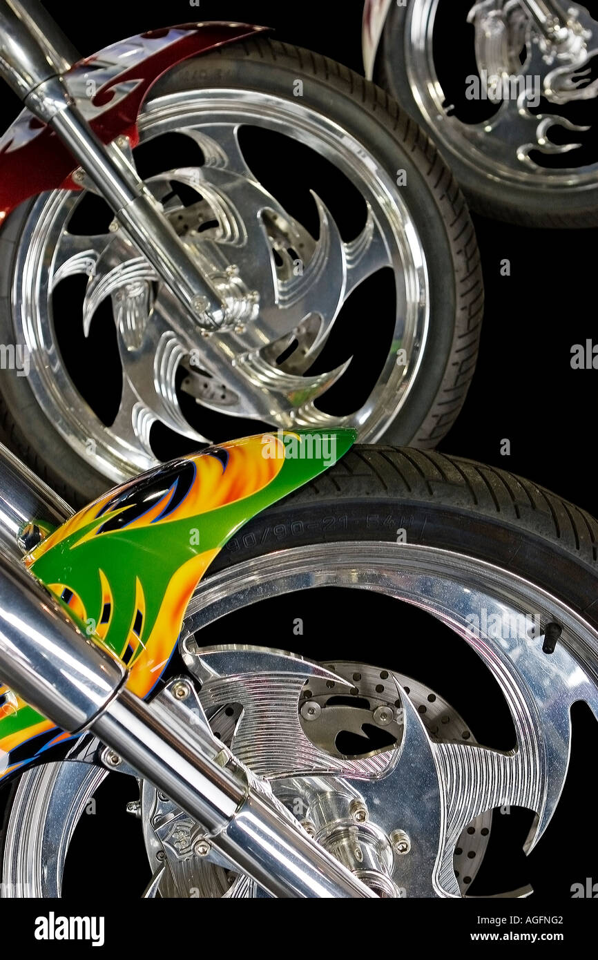 Bild zeigt 3 Sätze der Vorderradgabel und custom-Räder für Chopper Motorräder Stockfoto