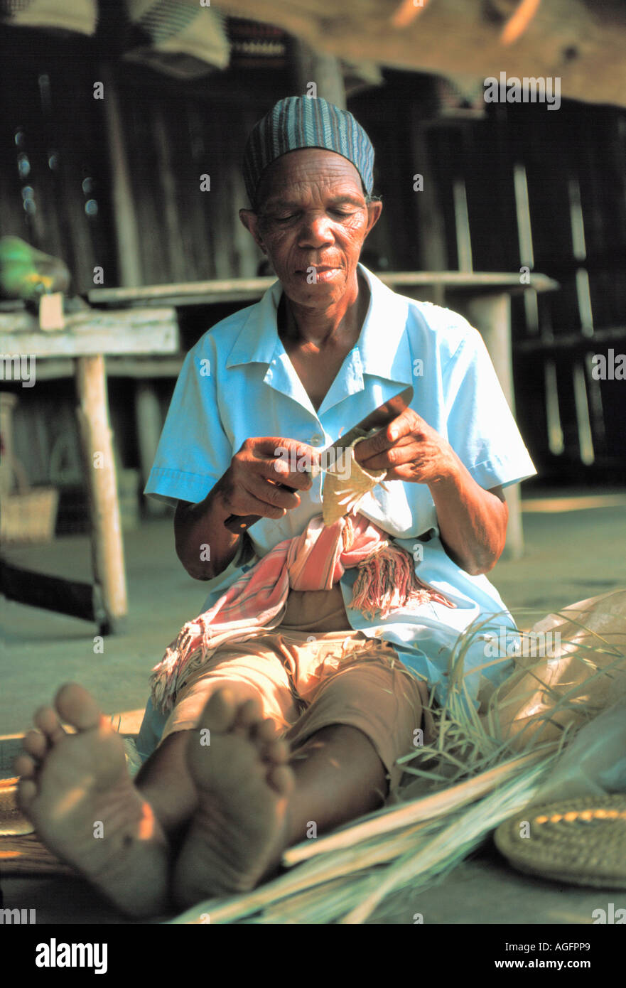 Handwerker machen Korb, Südafrika Stockfoto