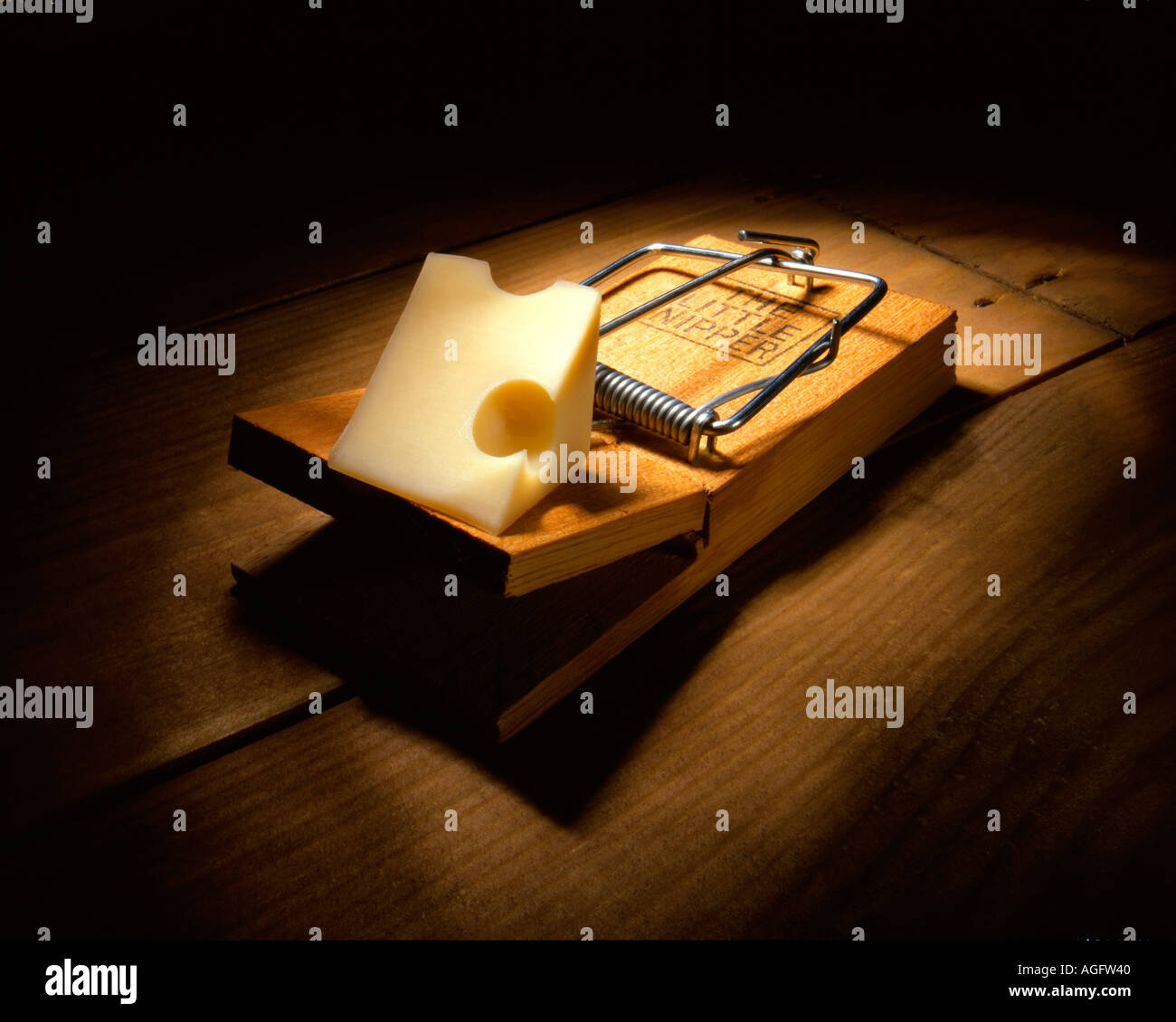 Mausefalle mit Schweizer Käse Stockfoto