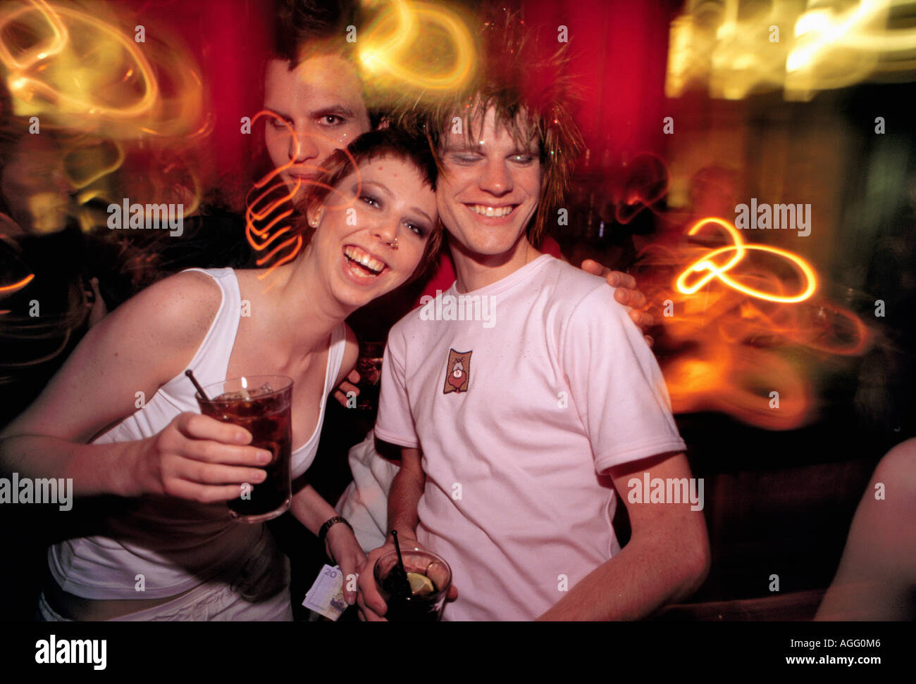 Ein Paar In Party Stimmung Im Nachtclub Stockholm Schweden Stockfotografie Alamy