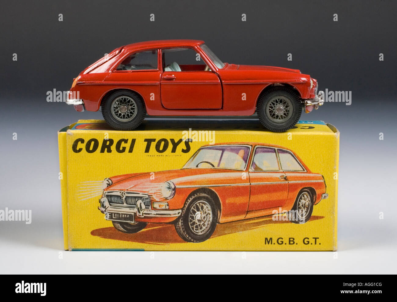 MGB gt Corgi Diecast Modell Nr. 327 ausgestellt im Jahre 1964 Stockfoto