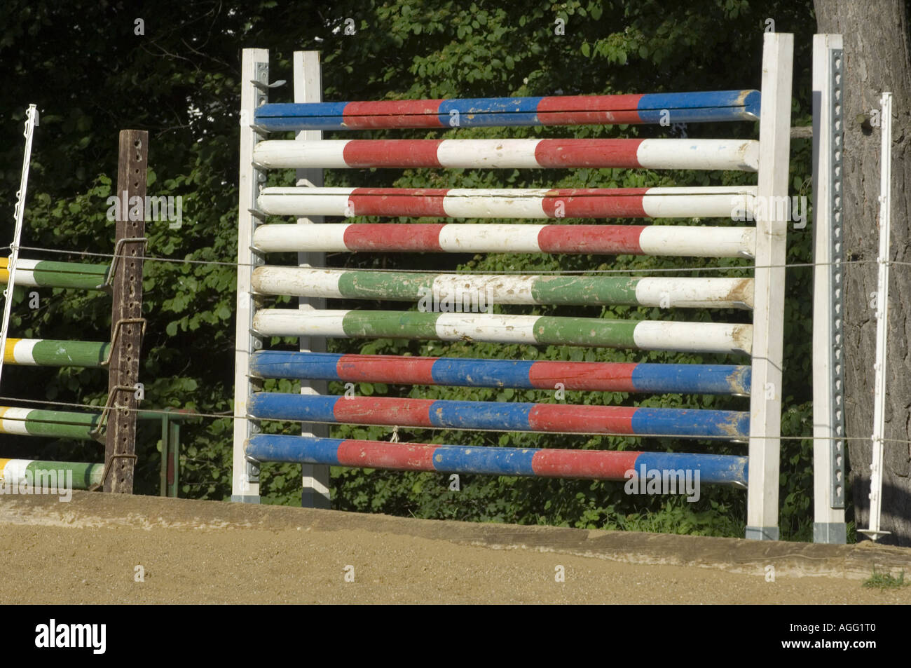 Hürde für Springsport auf einer Koppel Stockfoto