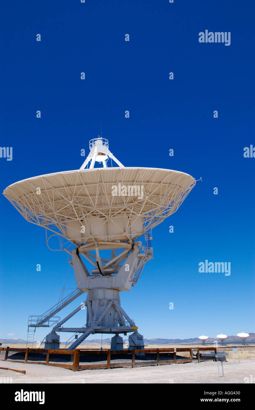 Eines der Radioantennen an das Very Large Array in New Mexico Stockfoto