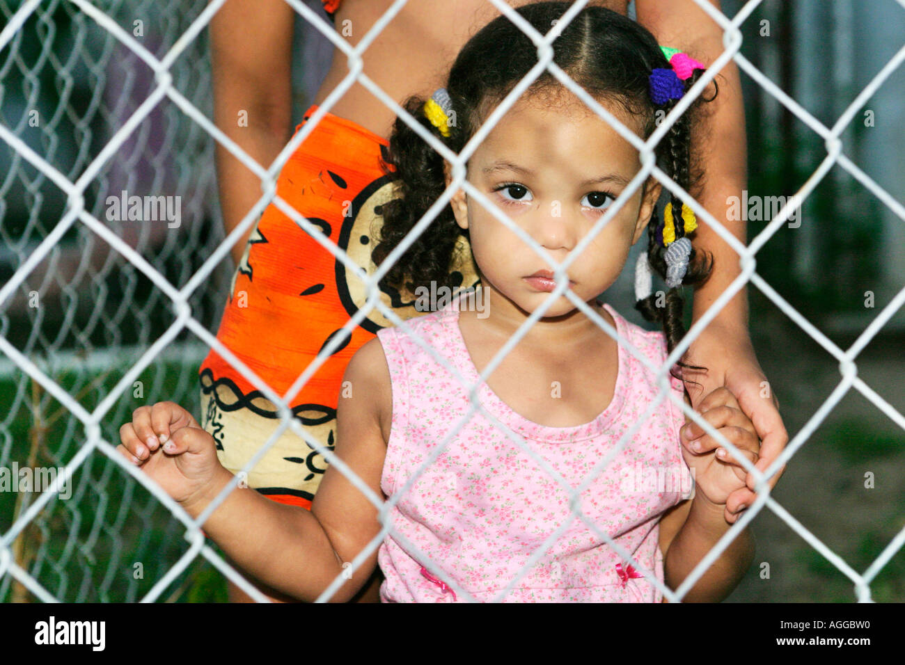 Kleines Mädchen in der Villa Kennedy Barrio in San Juan Puerto Rico Stockfoto