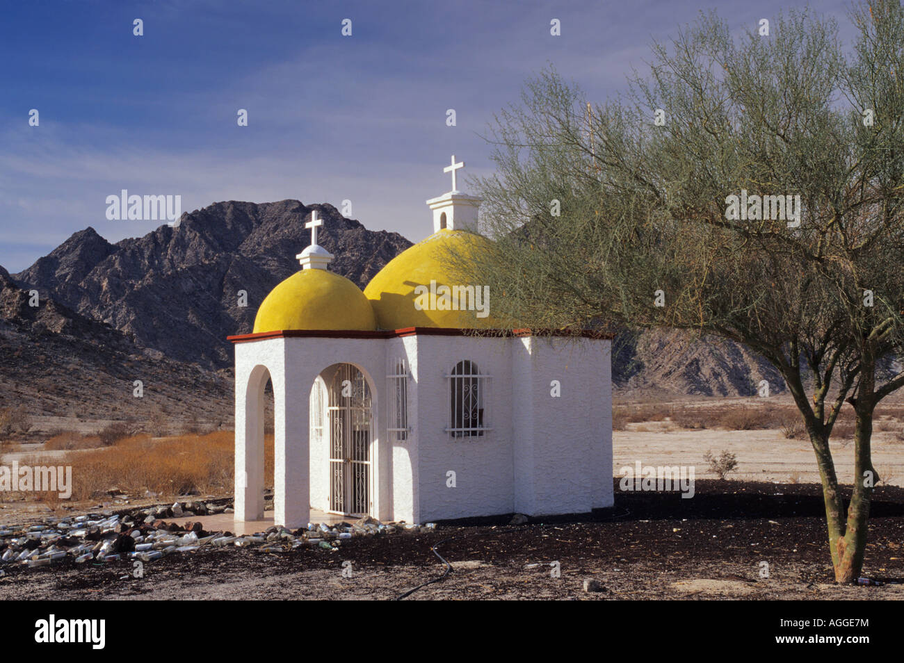 Am Straßenrand Kapelle in Sonora-Wüste, Mexiko Stockfoto