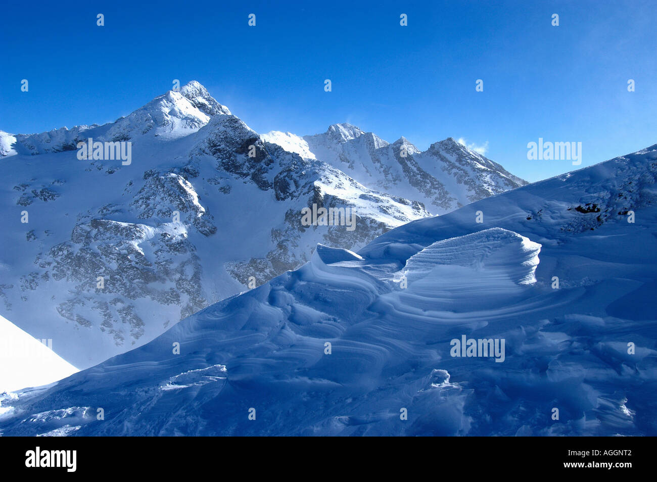 Schnee, geprägt von Wind, Val Thorens, Französische Alpen, Frankreich Stockfoto