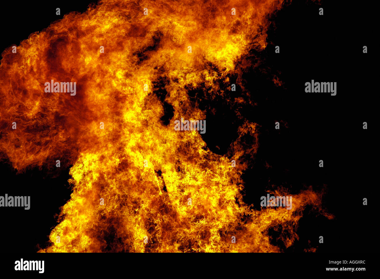 Flamme der lodernden Feuer Stockfoto