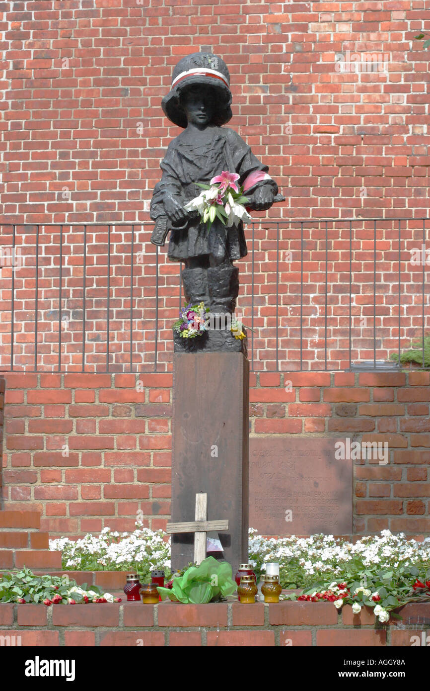 Warschau Polen The Little Soldier Statue ehrt die polnische Kinder, die den Aufstand gegen Nazi-Deutschland im 2. Weltkrieg gekämpft haben Stockfoto