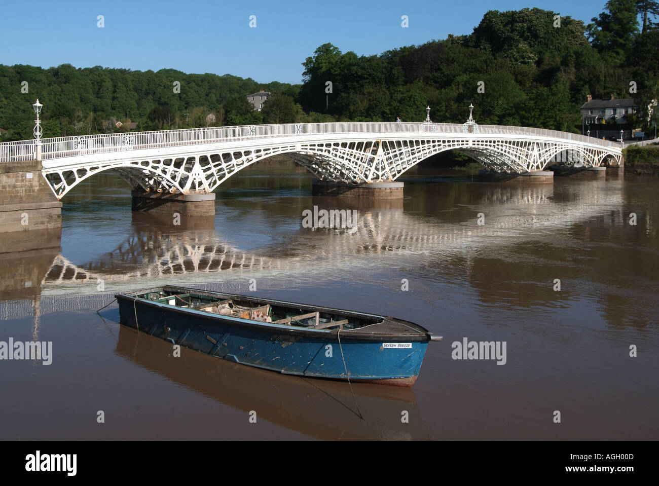 Chepstow Gusseisen Straßenbrücke über den Fluss Wye bei Flut Stockfoto