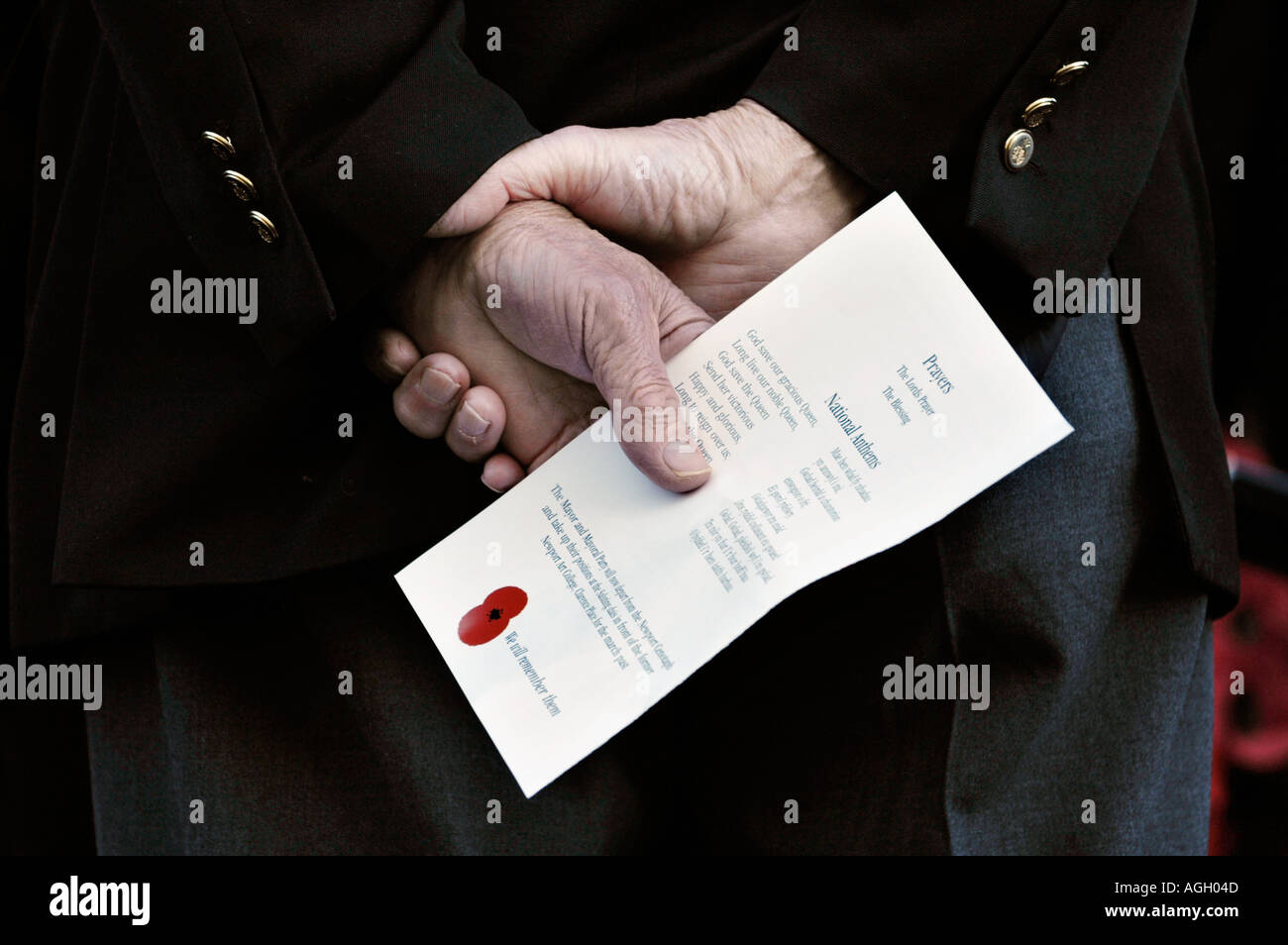 Remembrance Day Parade, veteran mit einer Bestellung des Dienstes in Newport South Wales UK Stockfoto