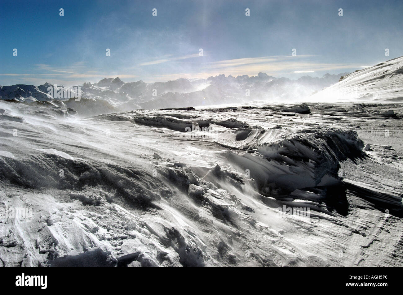 Schnee, geprägt von Wind, Val Thorens, Französische Alpen, Frankreich Stockfoto