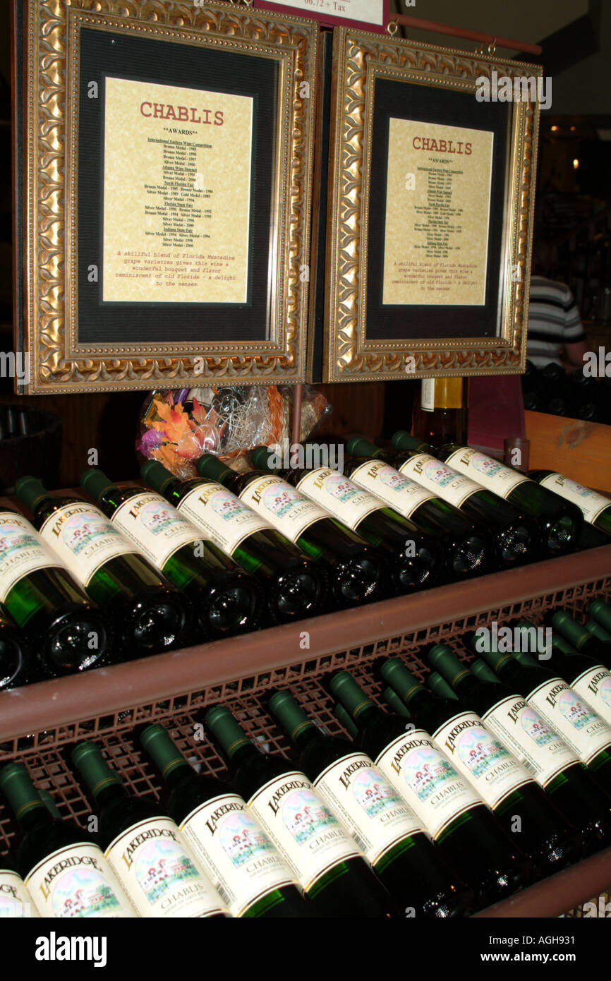 Lakeridge Winery und Weinberge in Clermont in der Nähe von Orlando Florida fl USA Flaschenregal anzeigen Stockfoto
