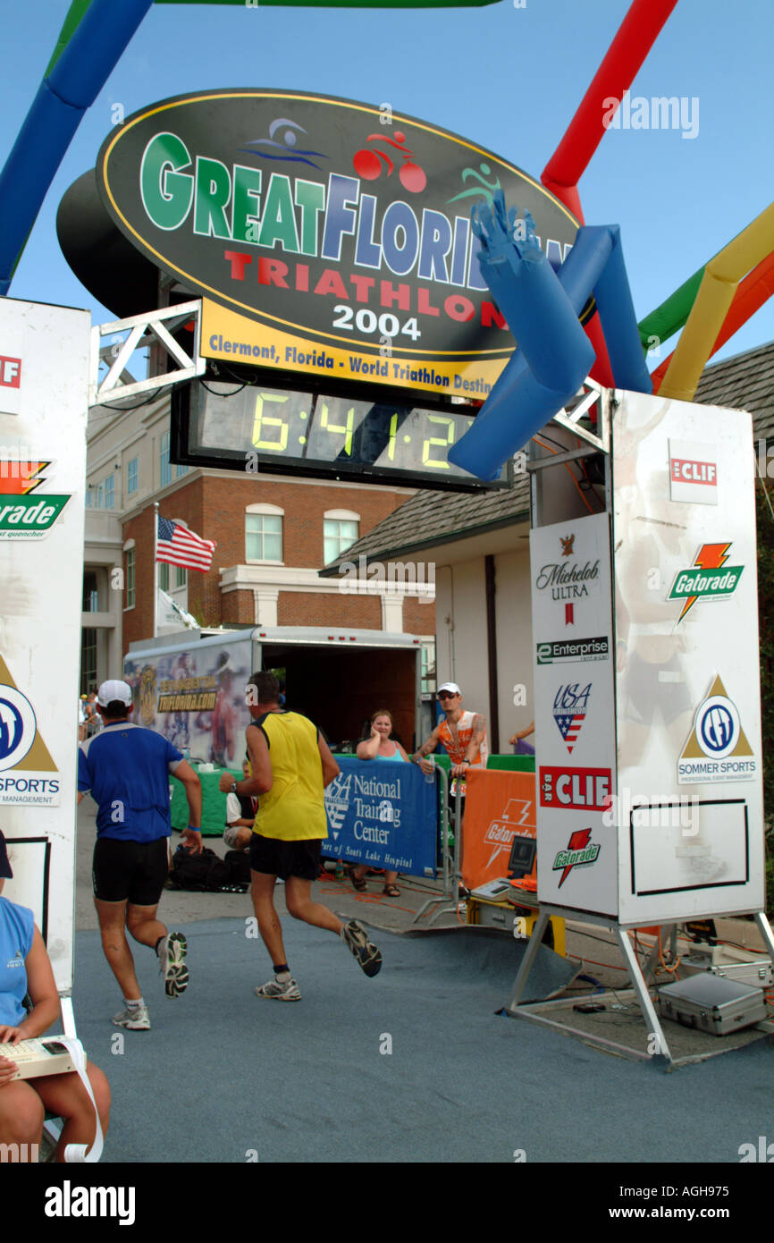 Großen Floridian Triathlon in Clermont Florida fl USA Timex Ziellinie Stockfoto