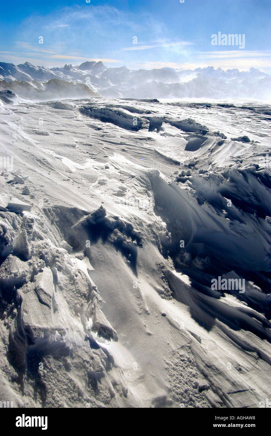 Schnee, geprägt von Wind, Val Thorens, Französische Alpen, Frankreich Stockfoto