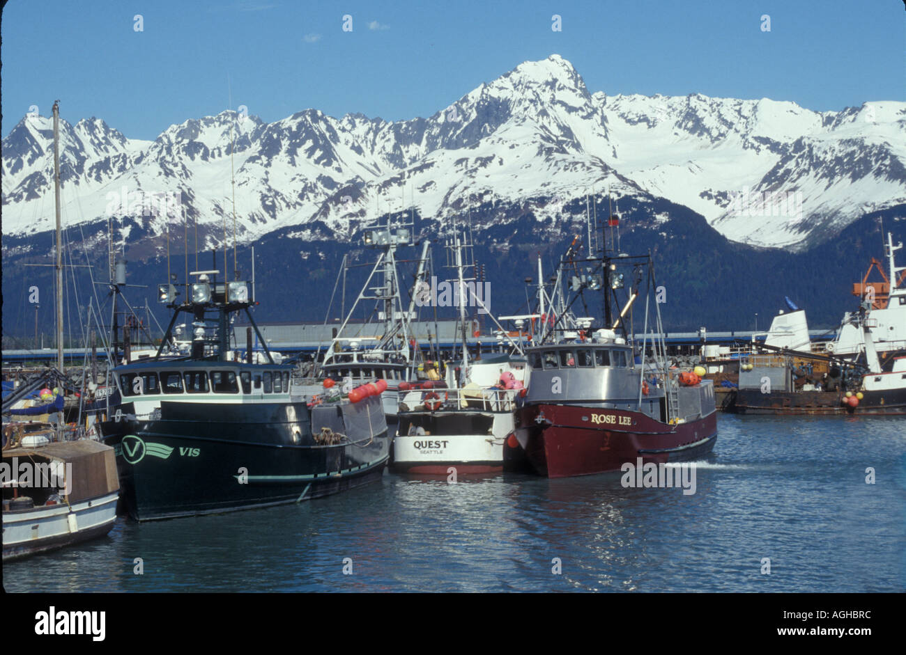 USA Alaska Kenai-Halbinsel Seward Ressurection Bay Boote und Berge Stockfoto