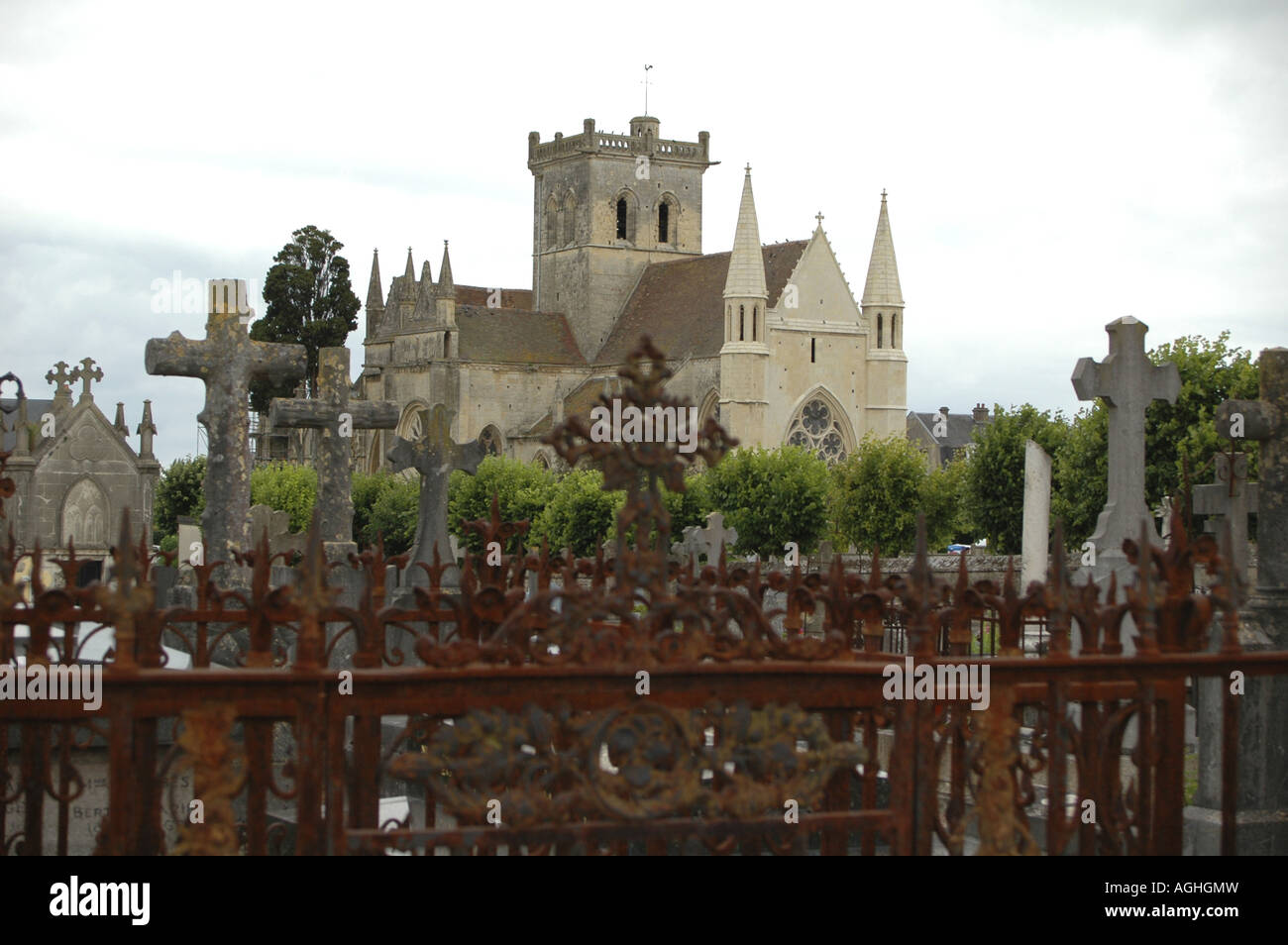 Friedhof und Kirche Notre-Dame, Frankreich, Normandie, Calvados, Dives-Sur-mer Stockfoto