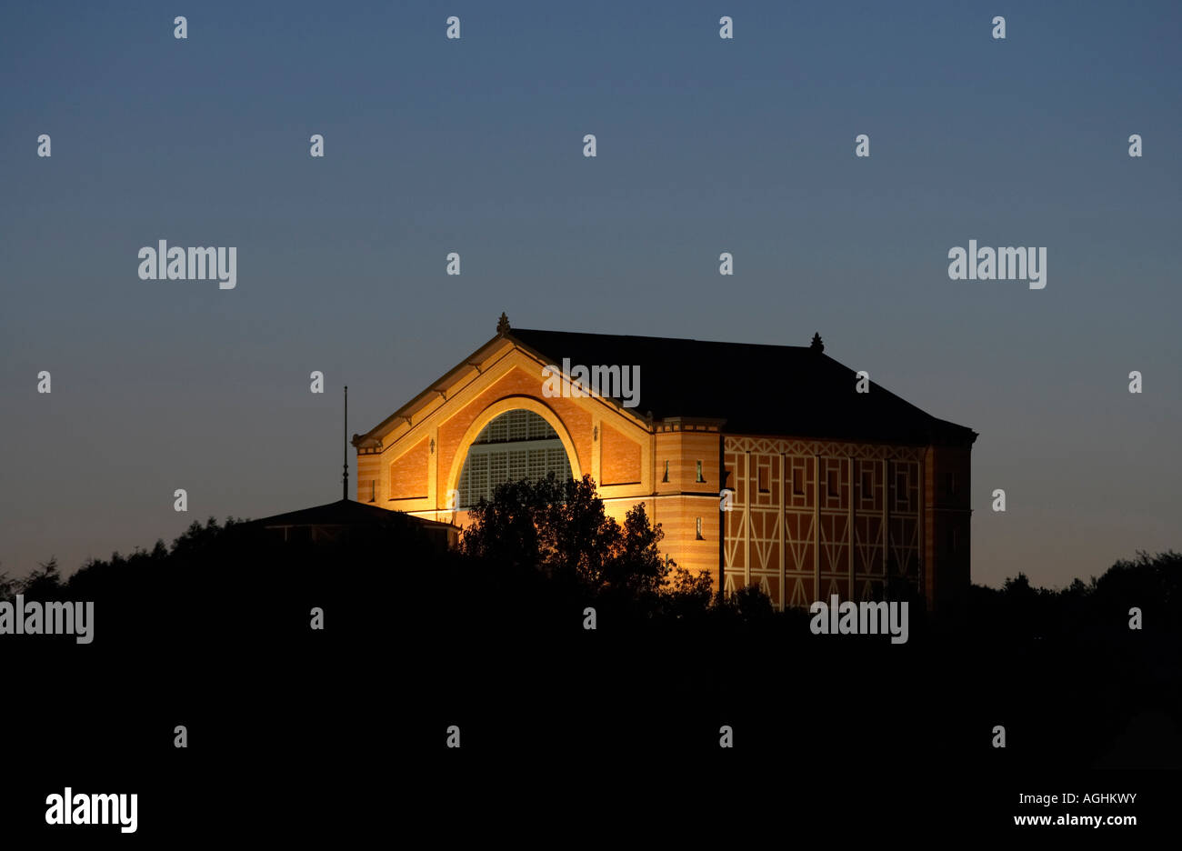 Das Bayreuther Festspielhaus am Abend, Deutschland Stockfoto