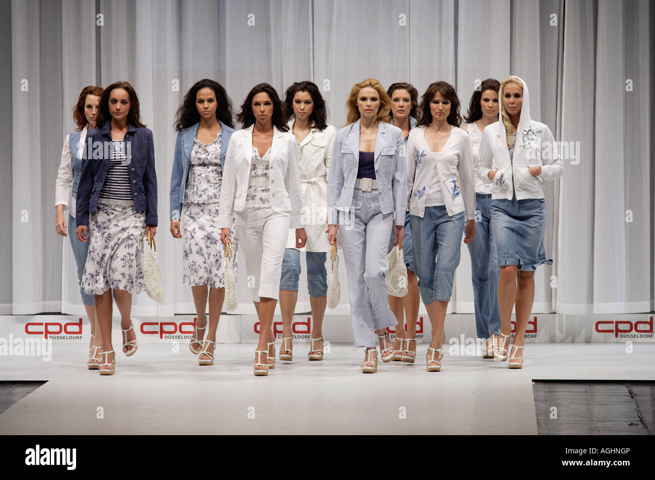 Models auf dem Laufsteg auf der internationalen Mode-Messe CPD in Düsseldorf, Deutschland Stockfoto