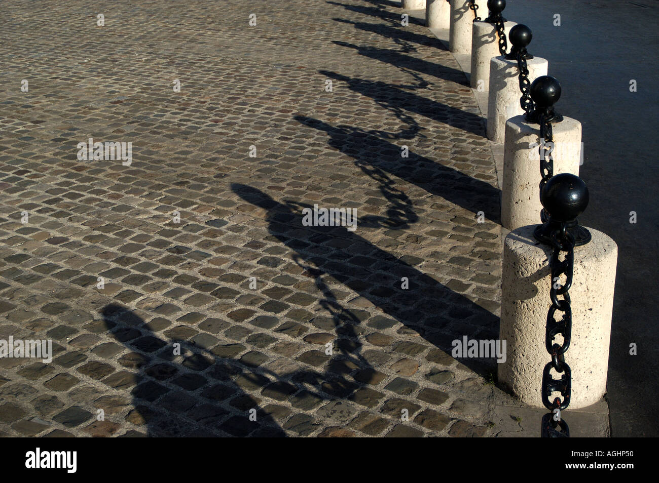 Platzieren Sie Ketten rund um Arc de Triomphe in Place Charles de Gaulle Paris Frankreich Stockfoto