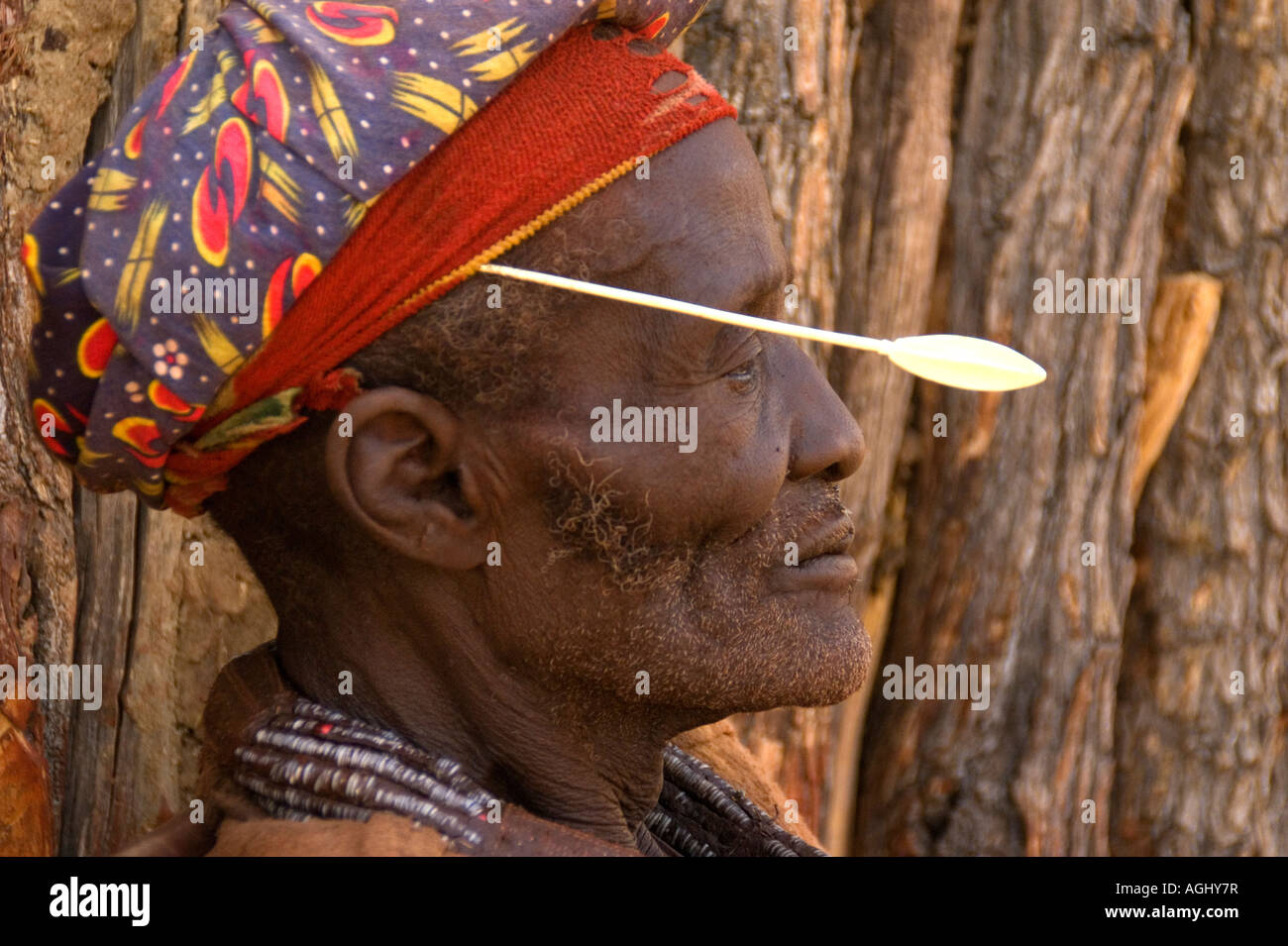 Stammesführer der Himba in Kaokoland in der Nähe von Opowu, Namibia Stockfoto