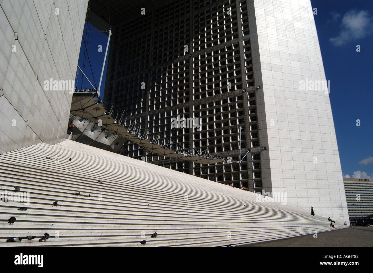 Schritte von La Grande Arche De La Defense Paris Frankreich Stockfoto