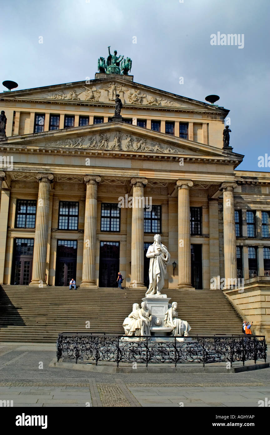 Berlin Deutschland Gendarmen Markt Konzerthaus Concert Hall Schillers Denkmal Stockfoto