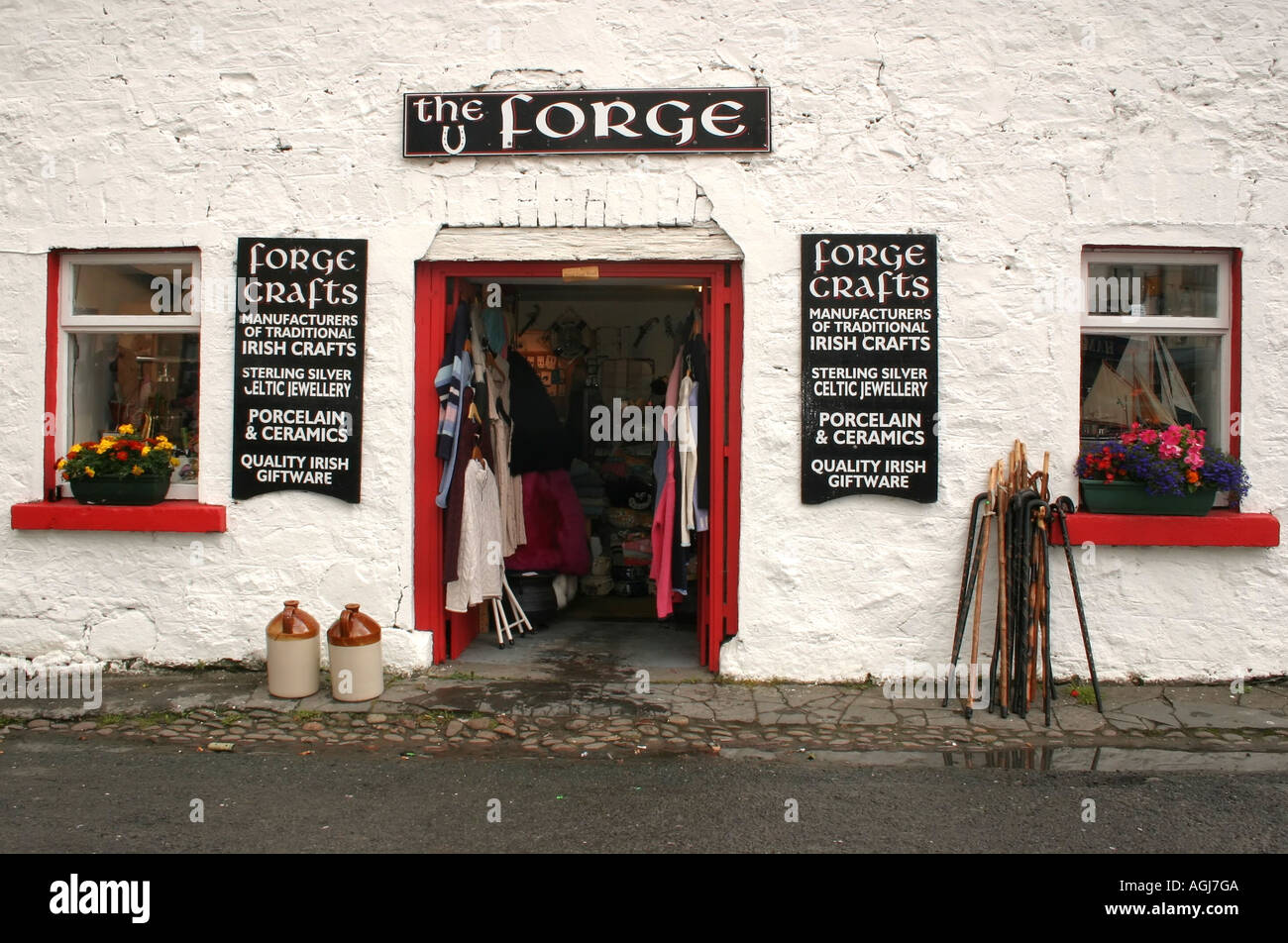 Die Schmiede traditionellen Handwerksbetrieb in Leenane, Connemera, County Galway, Irland Stockfoto