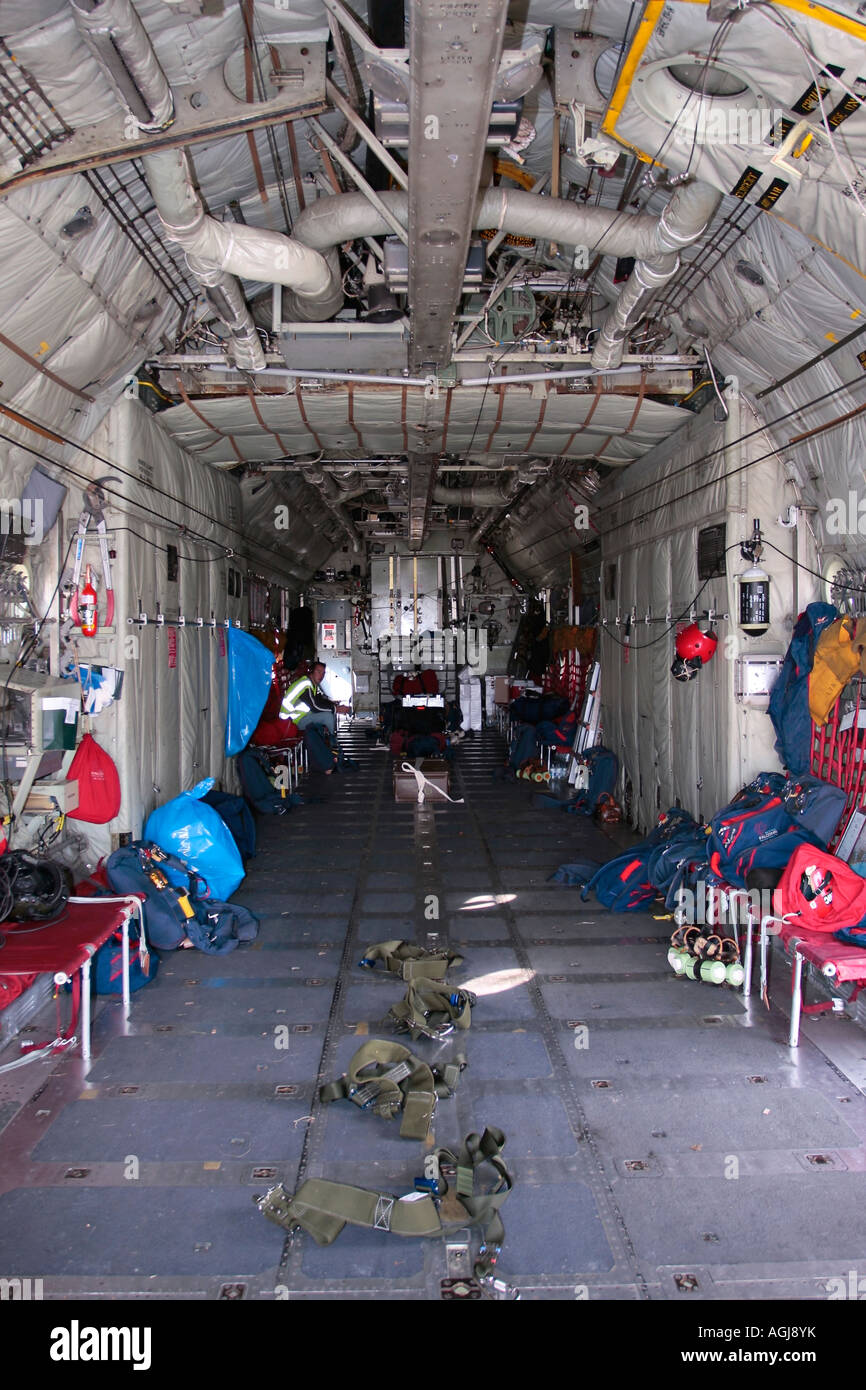 Innenraum des militärischen Frachtflugzeugtransporters Lockheed Hercules C-130K Stockfoto