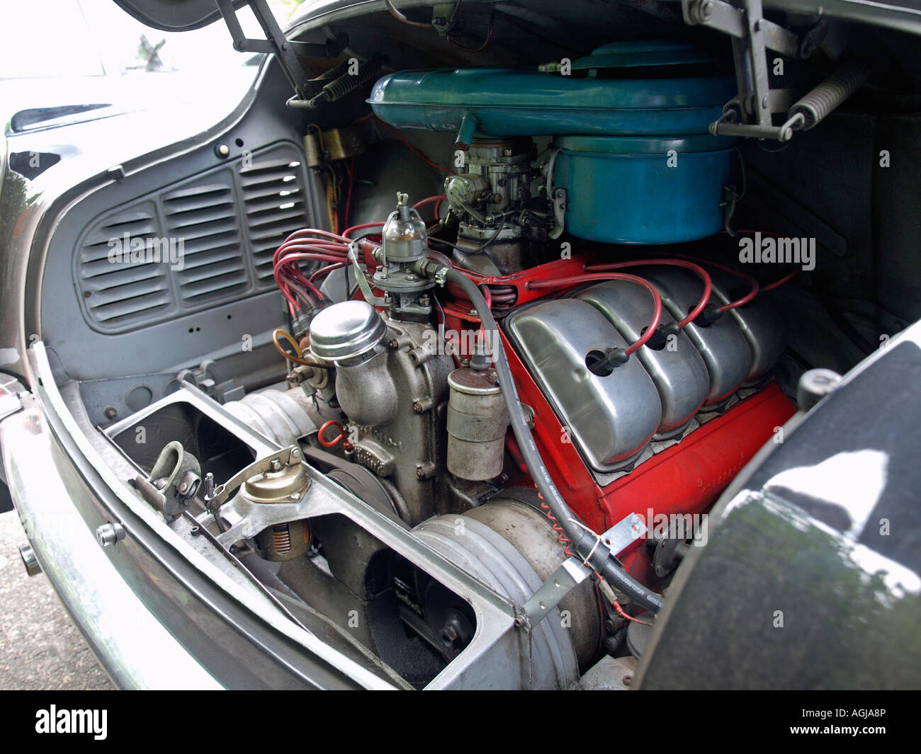 Die hinten angebrachten Luft 2,5 Liter-V8-Motor des Tatra 603 Classic Car gekühlt Stockfoto