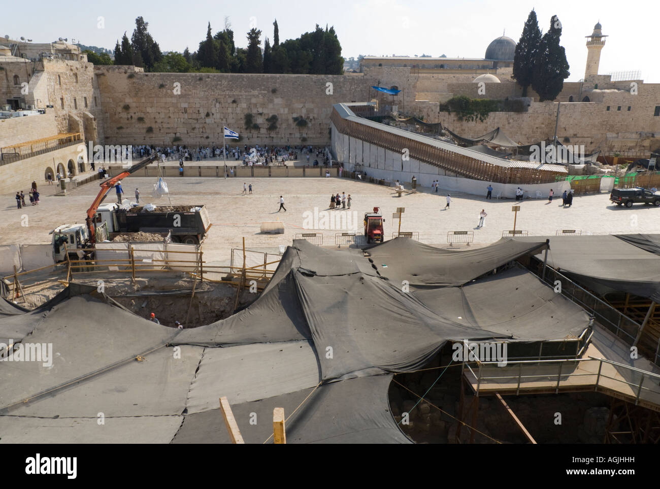 Israel Jerusalem Altstadt Klagemauer großen Vorplatz mit Archelogic Panoramablick sucht im Verfahren in Frgd und El A Stockfoto