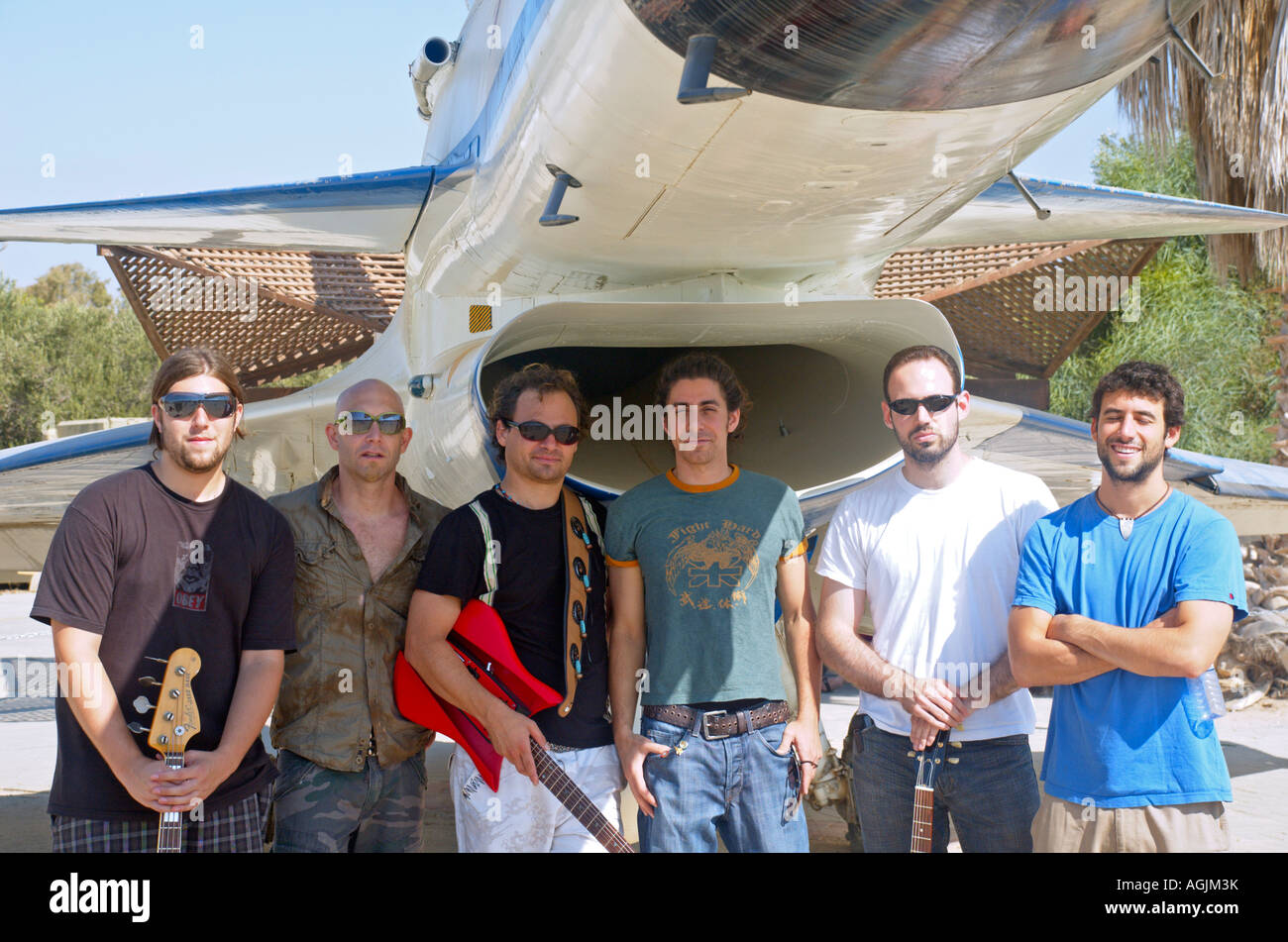 Israelische Luftwaffe Museum demütigen Könige Rockband vor Israel Aircraft Industry Lavi B 2 entworfen und gebaut in Israel Stockfoto Israelische Luftwaffe Museum demütigen Könige Rockband vor Israel Aircraft Industry Lavi B 2 entworfen und gebaut in Israel Stockfoto