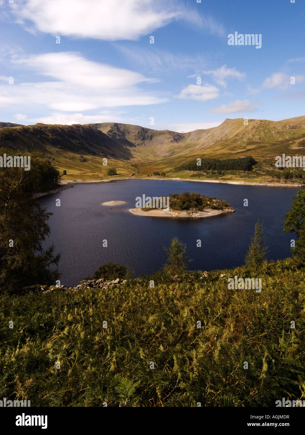 Haweswater ein Reservoir durch Stauung Mardale Tal gebildet hat künstliche Inseln auszusehen wie ein natürlicher See Stockfoto