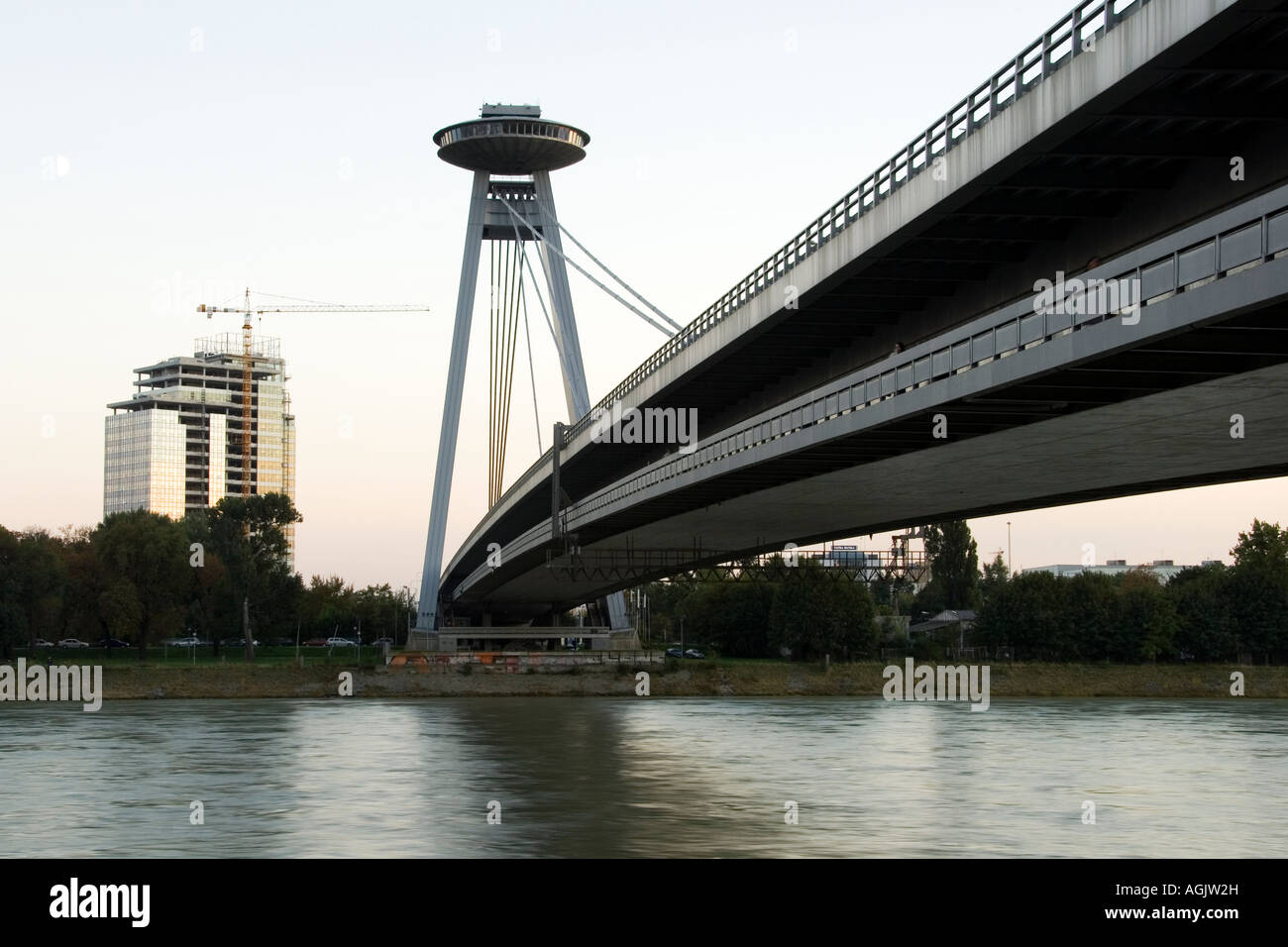 Nový Most, "Neue Brücke" über den Fluss Donau, Bratislava, Slowakische Republik Stockfoto