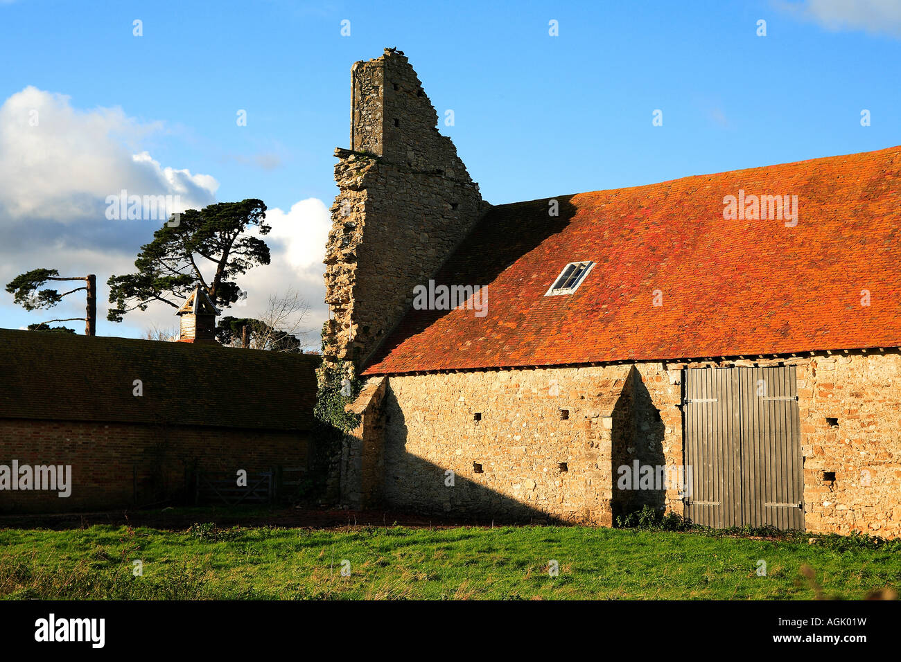 St. Leonards Grange mittelalterlichen Zehntscheune in der Nähe von Schilde schwer The New Forest Hampshire England Stockfoto