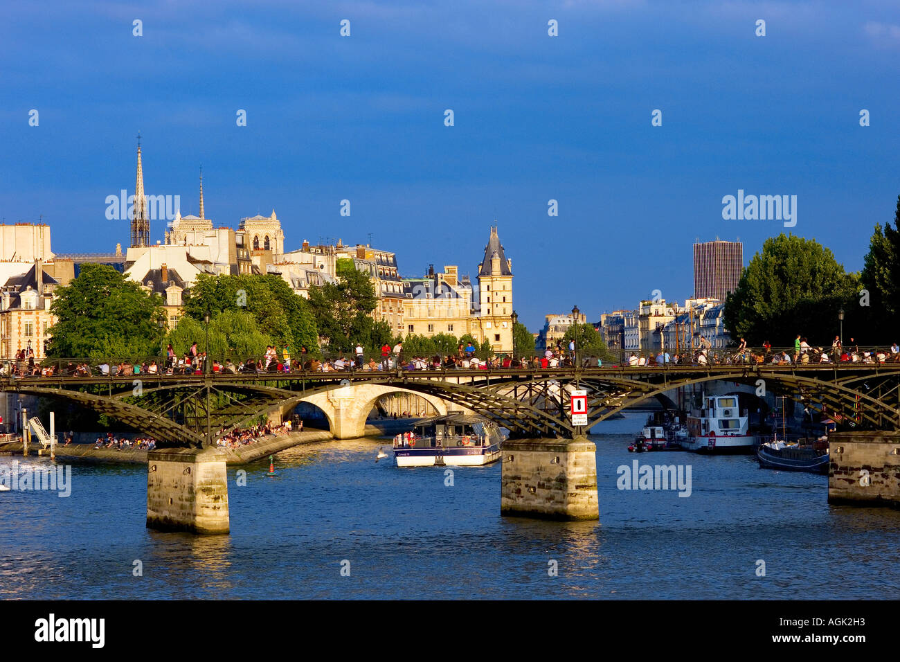 Pont des Arts und Seine Fluss in Paris Frankreich Stockfoto