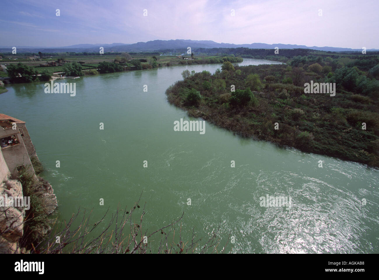 Ebro-Fluss. Blick vom Miravet. Provinz Tarragona. Spanien Stockfoto