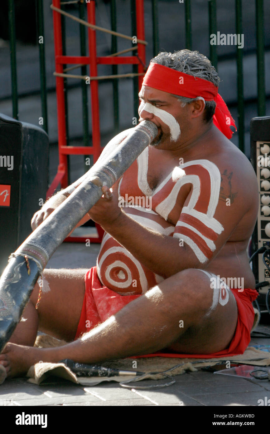 Ein australischer Aborigines Busker mit Musik steckt in Circular Quay Sydney Stockfoto