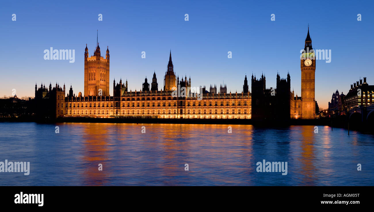 Eine hochauflösende Panorama des Palace of Westminster vom Südufer der Themse in London, England Stockfoto