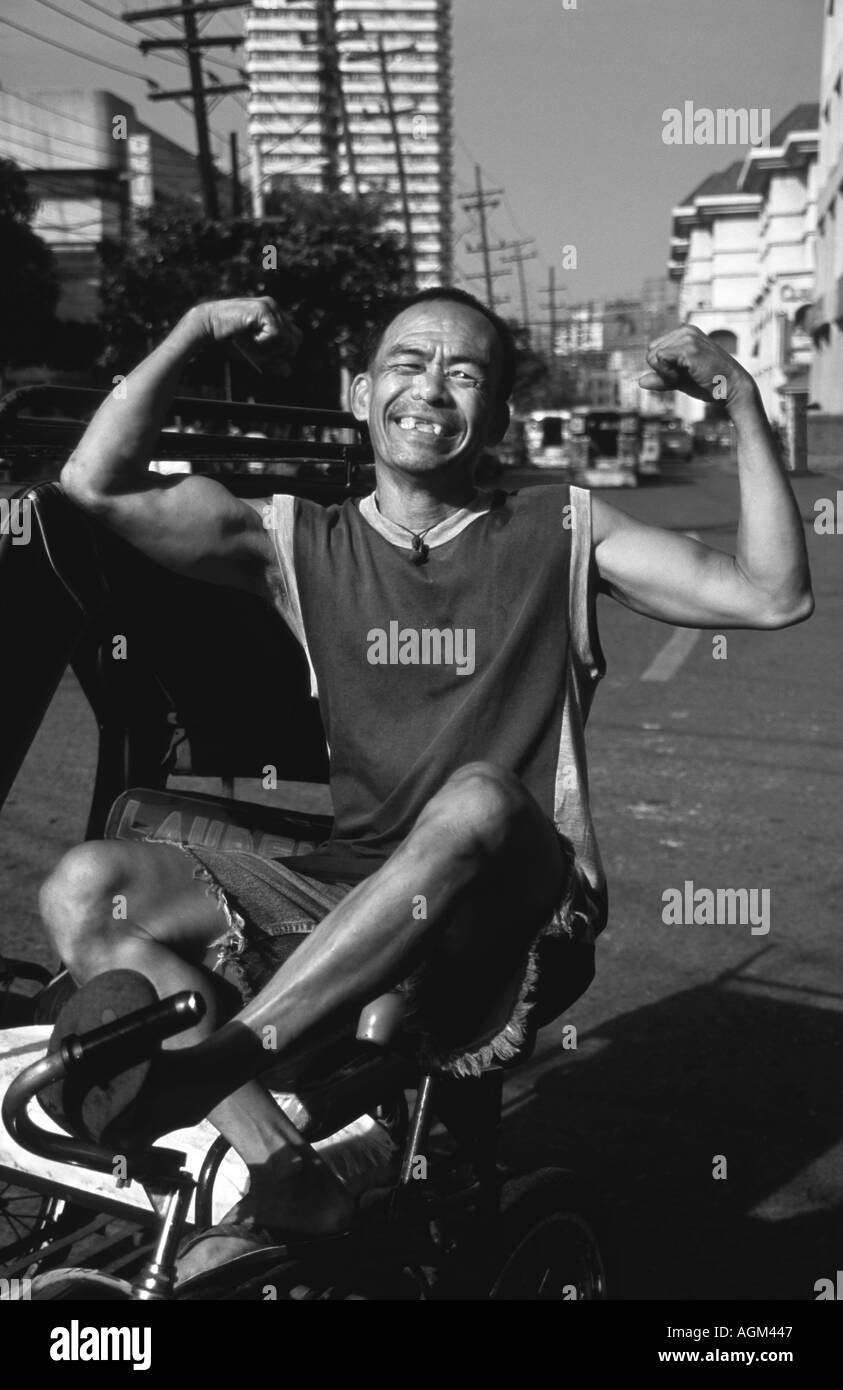 Trike-Fahrer zu mieten Manila Philippinen - Monochrom Stockfoto