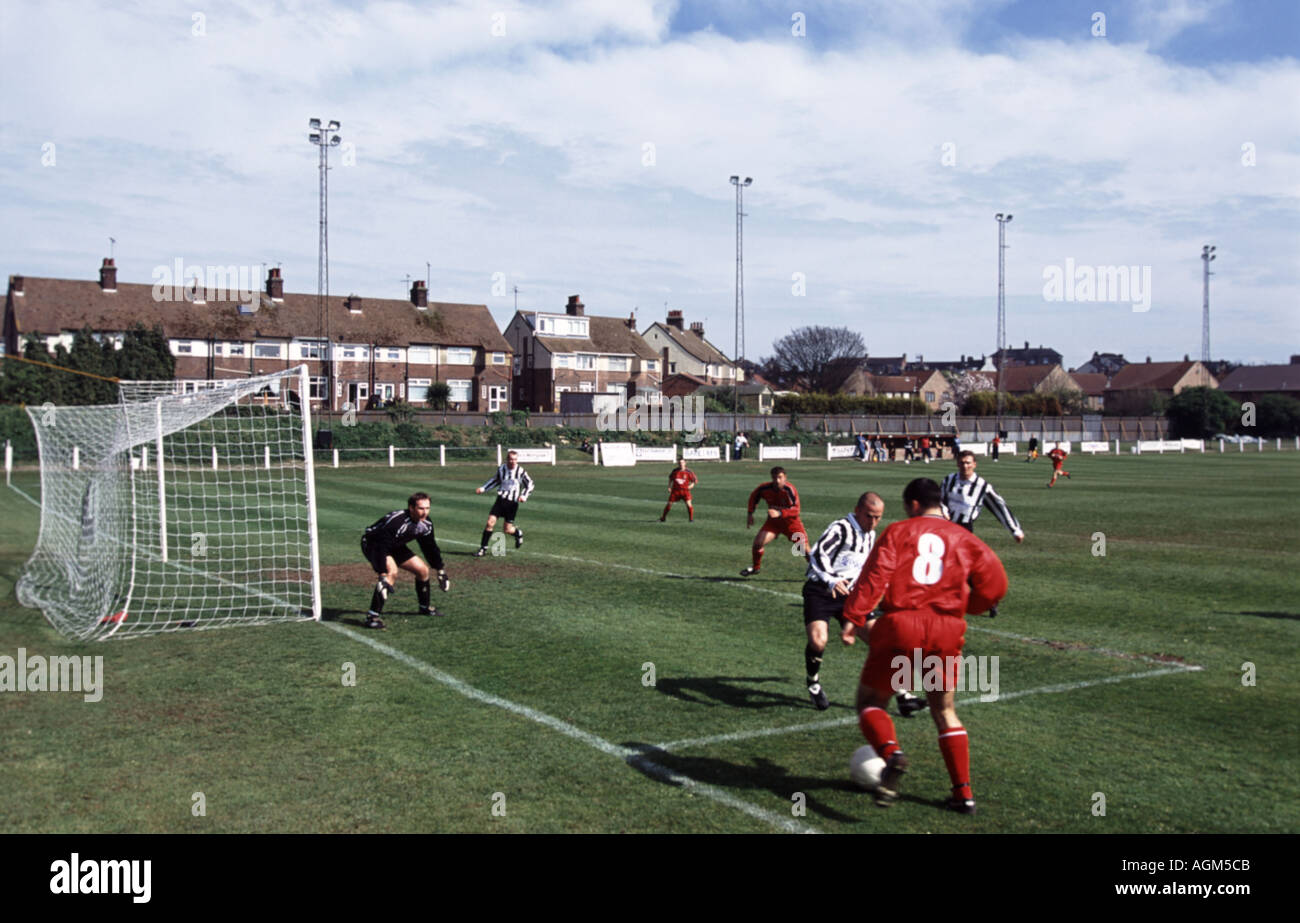 Harwich und Parkstone Fußballverein spielt eine Ridgens Premier League match bei ihre Königliche Eiche Boden, Harwich, Essex UK. Stockfoto