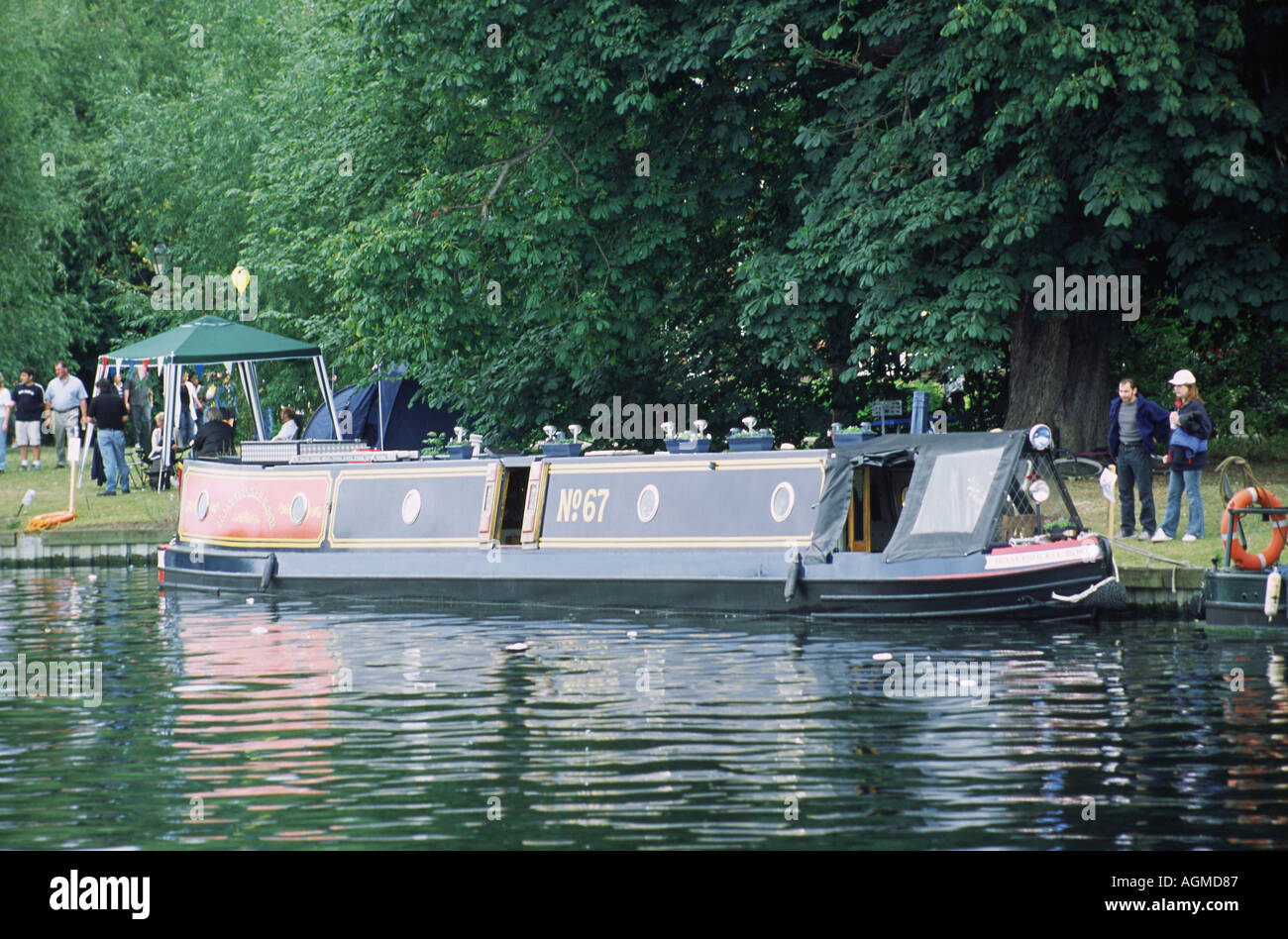 Schmale Boot auf Fluß großes Ouse Bedford River Festival Stockfoto