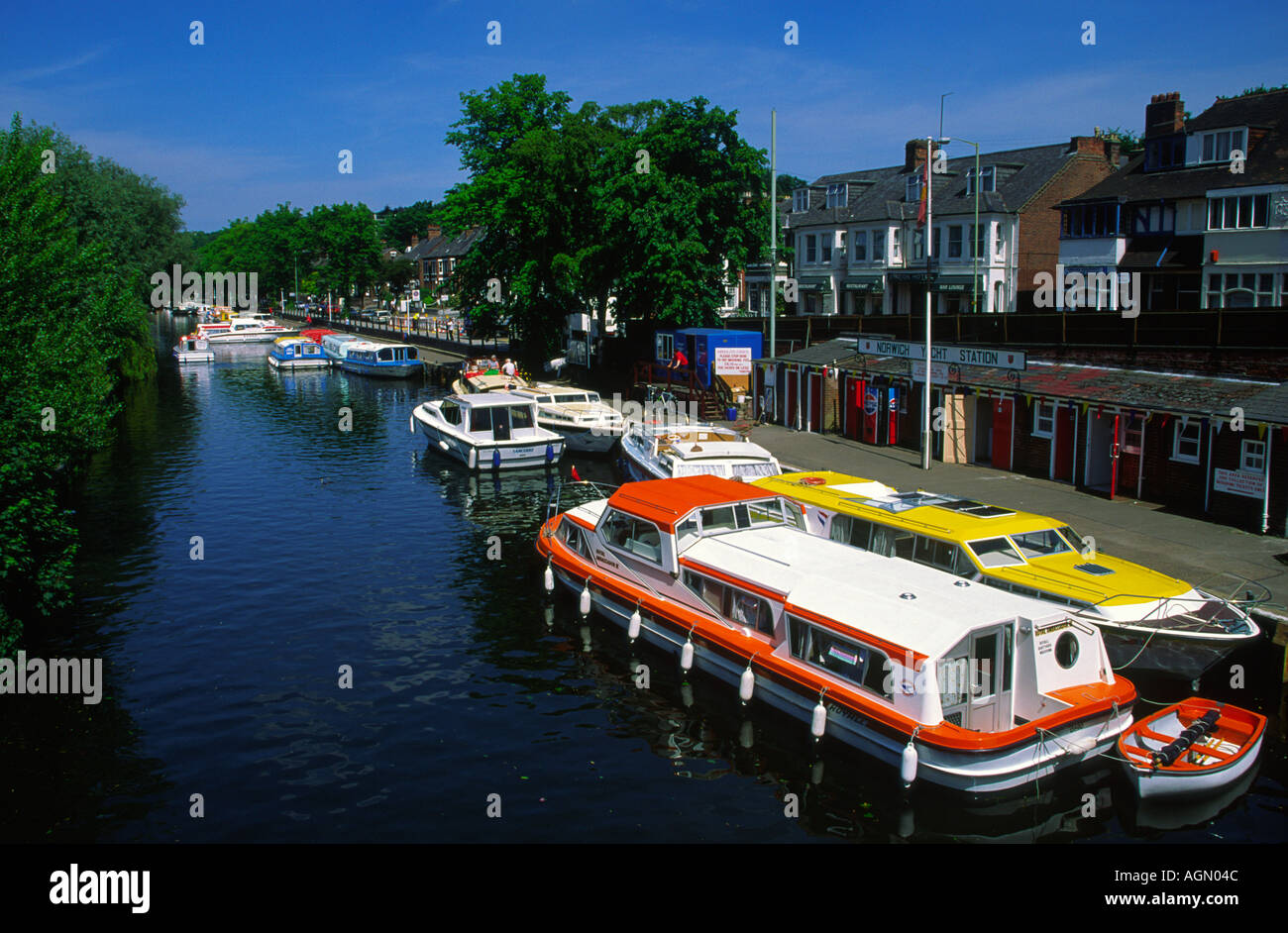 Boote auf dem Fluss Wensum Norwich Norfolk England Stockfoto