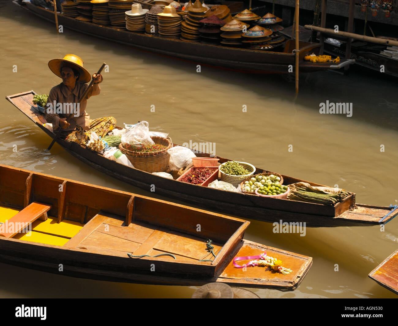 Der schwimmende Markt in Damnoen Saduak in der Nähe von Bangkok in Thailand Stockfoto
