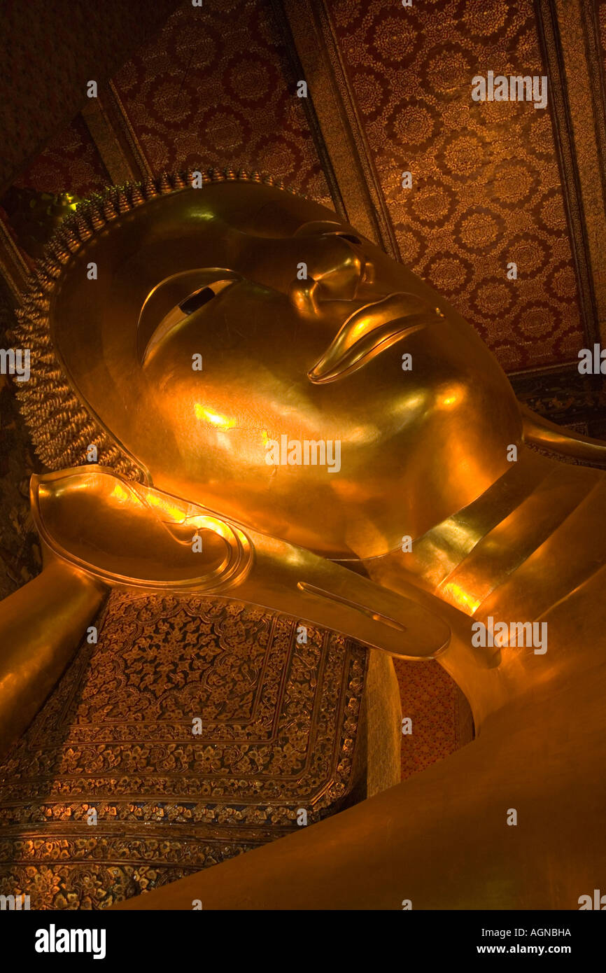 Goldene Reclining Buddha Wat Pho Tempel des liegenden Buddha Stockfoto