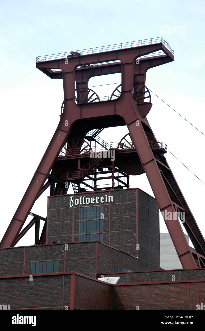 Förderturm des Bergwerkes Zollverein, Essen Katernberg, Ruhrgebiet, NRW, Nordrhein-Westfalen, Deutschland Stockfoto